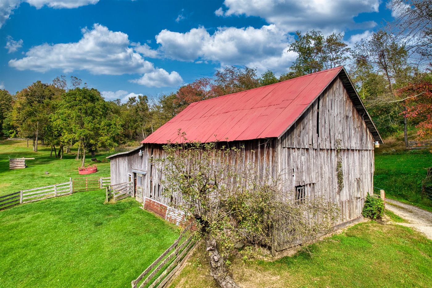 Barn and fenced pasture